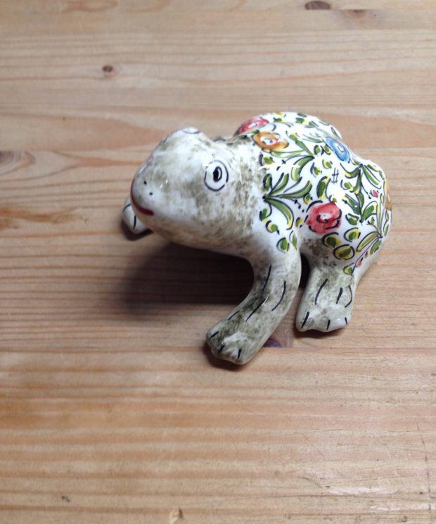 Sapo medio 10x6 cm ref:a1015cc