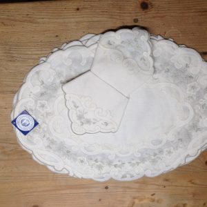 Jogo c/4 individuais c/4 guardanapos  linho/organdy ref:15092 c/cru / b/bco